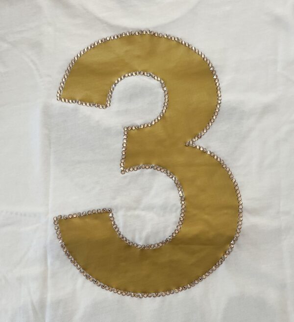 T-shirt oversize Adidas  Iconic 1963 bianca con dettagli oro, perle e strass