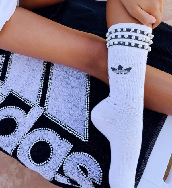 Calze Adidas Iconic 1963 “Full Sparkle” – strass all over e perle