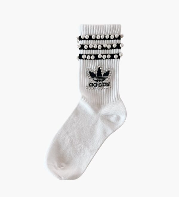 Calze Adidas Iconic 1963 “Iconici & Preziosi” – perle e strass su righe e logo