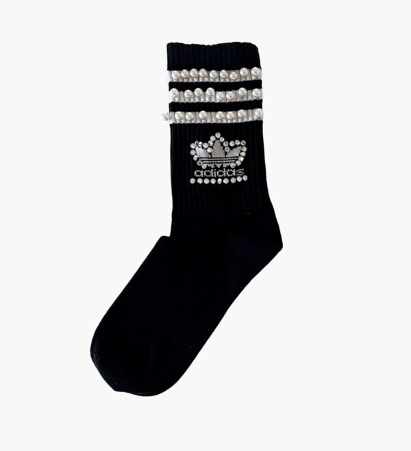 Calze Adidas Iconic 1963 “Iconici & Preziosi” – perle e strass su righe e logo